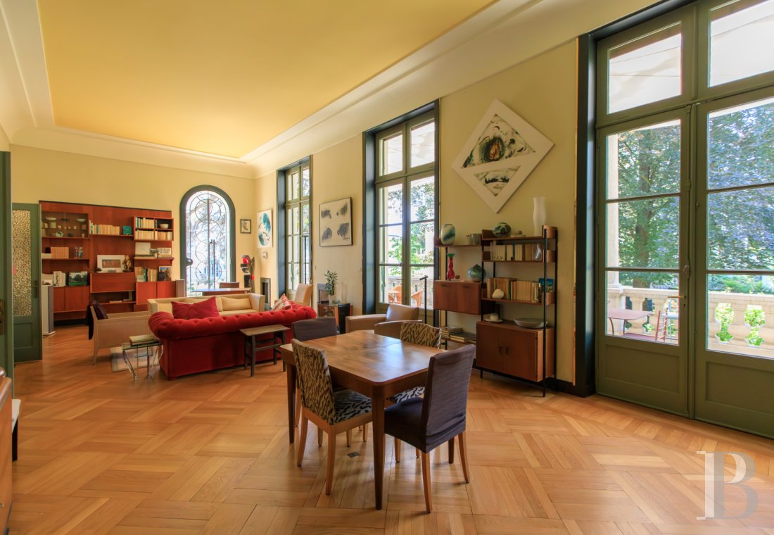 En Saône-et-Loire, à Mâcon, une villa et son jardin entièrement de style Art déco - photo  n°25